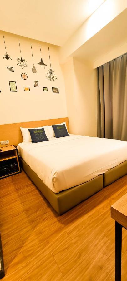 Qlio Hotel Кота-Кинабалу Экстерьер фото