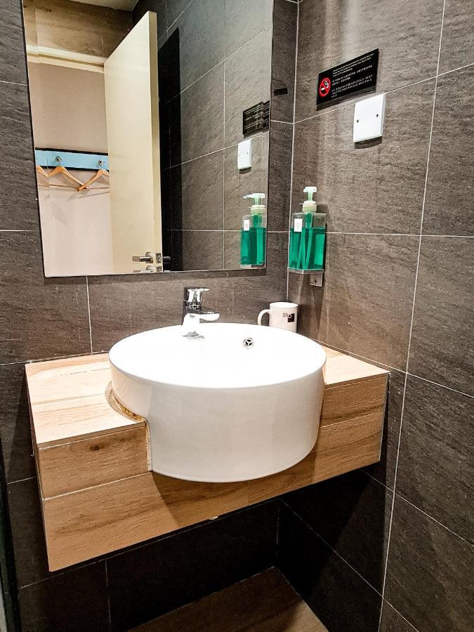 Qlio Hotel Кота-Кинабалу Экстерьер фото