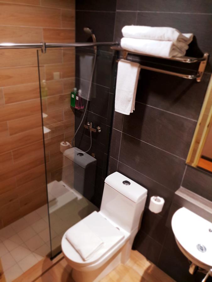 Qlio Hotel Кота-Кинабалу Экстерьер фото